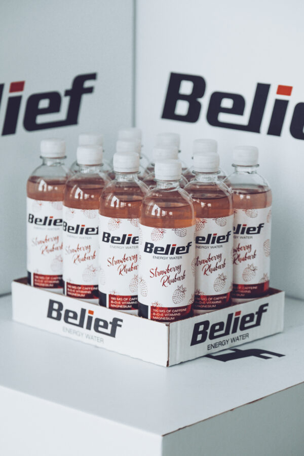 Belief maasika-rabarberimaitseline madala kalorsusega jook 12tk x 0,53l